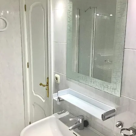 Апартаменти La Nogalera Modern And Spacious With Pool And Sea View Торремолінос